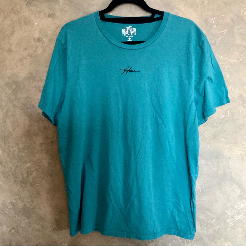 Hollister Embroidered Logo Must Have Crewneck Soft Cotton Tee